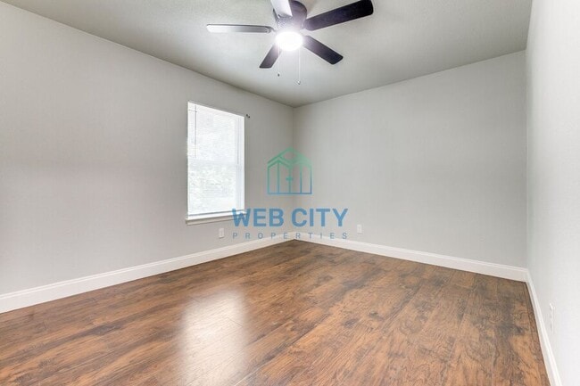 Building Photo - 4218 Carpenter Ave