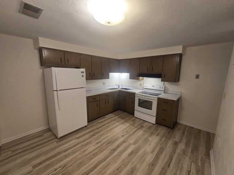 Building Photo - 735 Mellen Dr