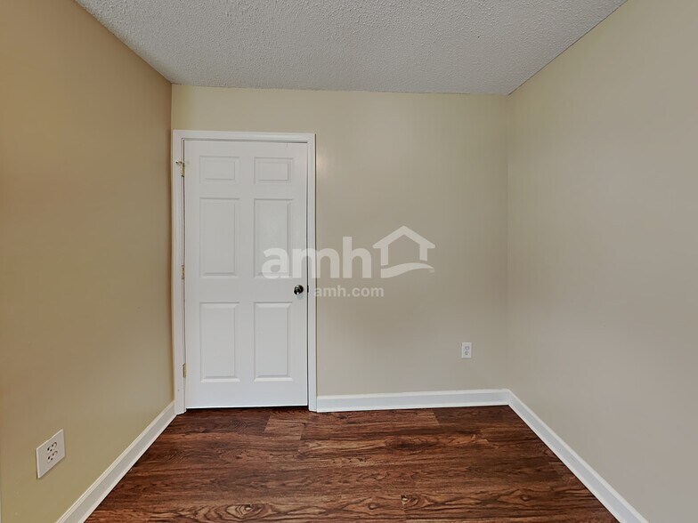 Building Photo - 341 Olde North Church Rd
