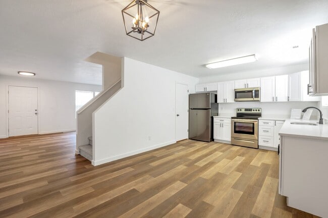 Building Photo - Newly Updated Pet Friendly 3 Bed - 2 Bath Home in Clinton - Fully Fenced Yard - Available NOW!