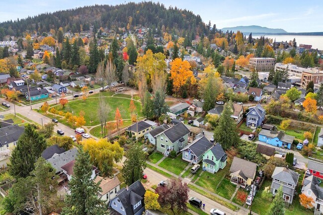 Building Photo - $1,000 Grocery Store Gift Card! 4 Bedroom, 1 bathroom Home in the York neighborhood for Rent!