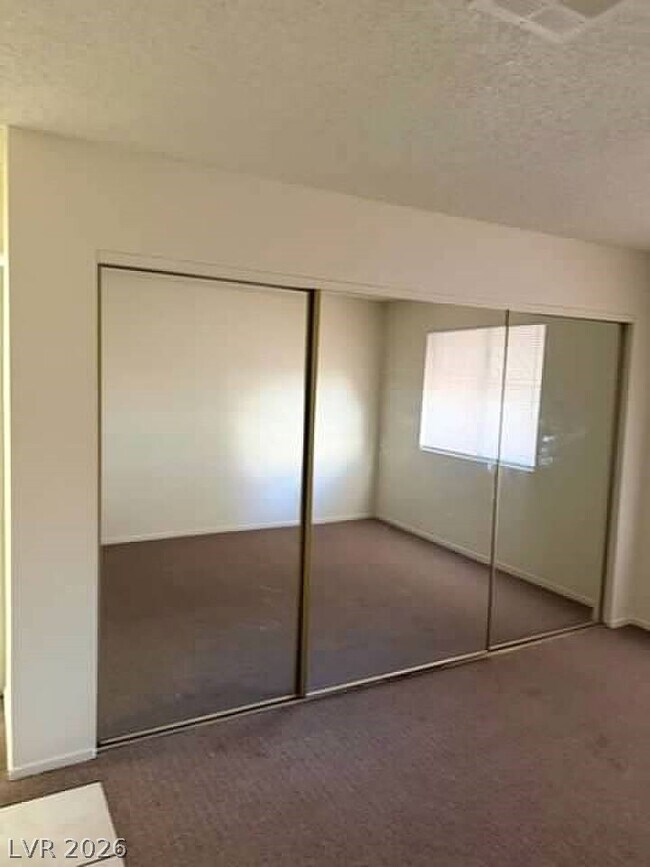 Building Photo - 2724 Otter Creek Ct