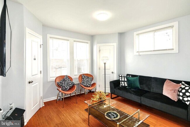 Building Photo - 7076 Forrest Ave