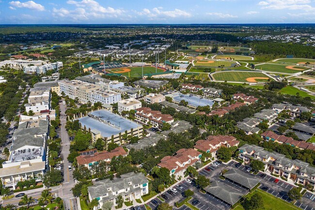 Building Photo - 1203 Town Center Dr