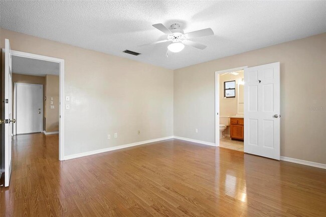 Building Photo - 903 Crescent Pkwy
