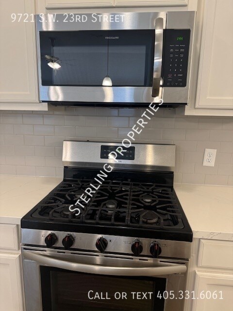 Building Photo - 9721 SW 23rd St