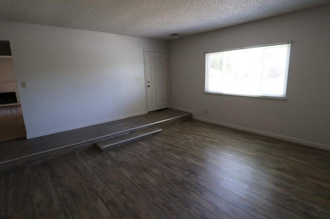 Building Photo - 3342 W Oswego Ave