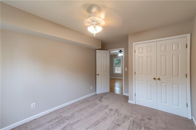 Building Photo - 705 Oxford Crest Ct NW