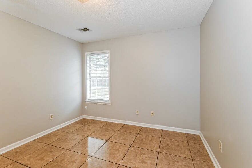 Building Photo - 2086 Heather Ridge