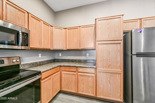Building Photo - 8053 W Waltann Ln