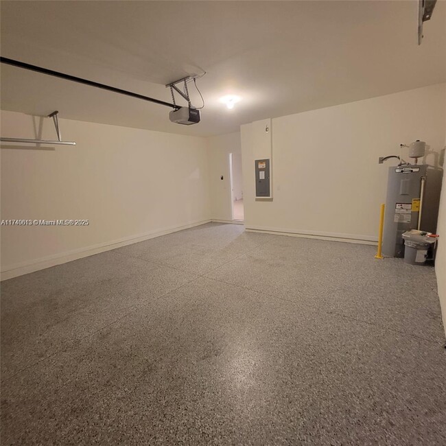 Building Photo - 3464 Sandalwood Dr