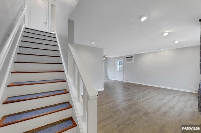 Building Photo - 95 Grove St