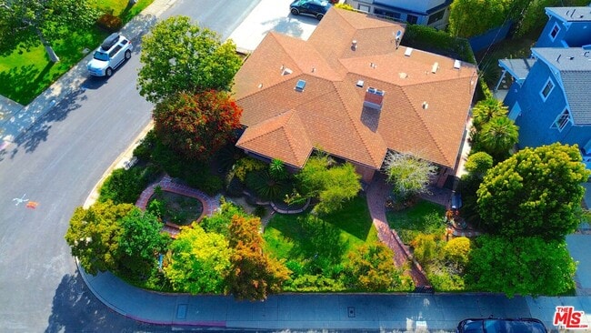 Building Photo - 7449 Kentwood Ave