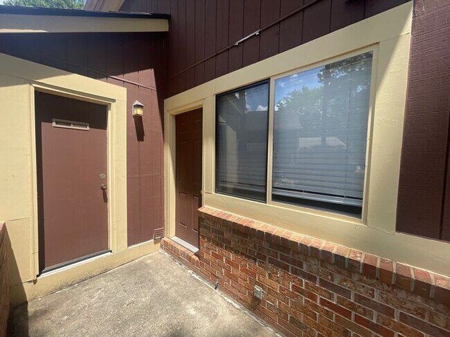 Building Photo - 18 Country Pl Ct