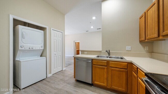 Building Photo - 6099 Maggies Cir