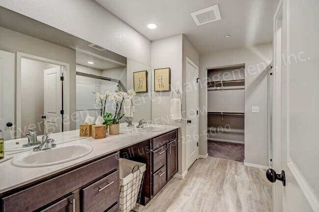 Building Photo - 3 bed, 3 bath in Fort Collins