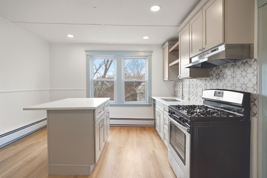 Building Photo - 69 Endicott St