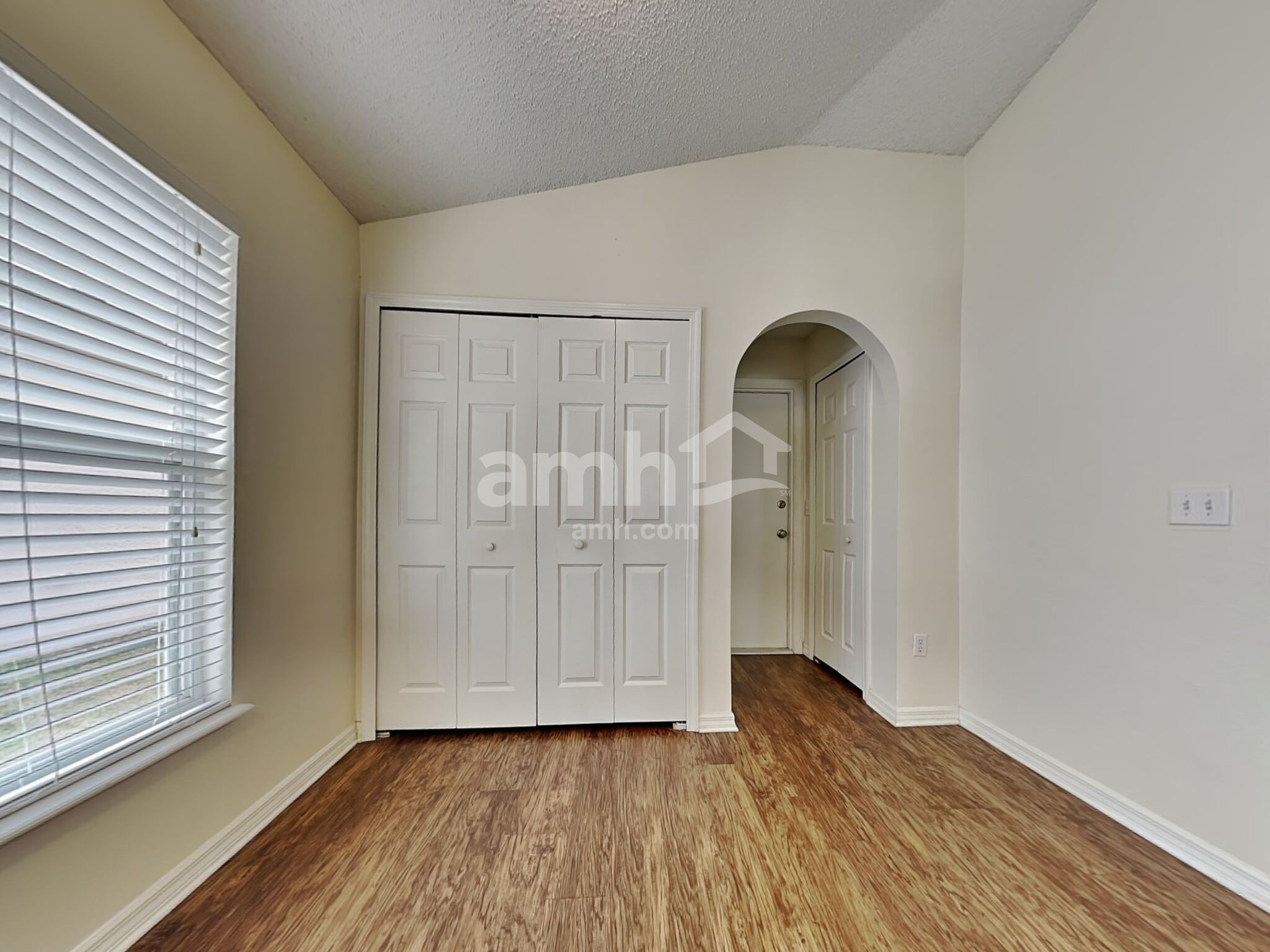 Building Photo - 25209 Hyde Park Blvd