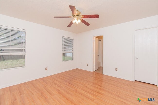 Building Photo - 2907 Lantana Dr