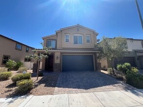 Building Photo - Two Story home
