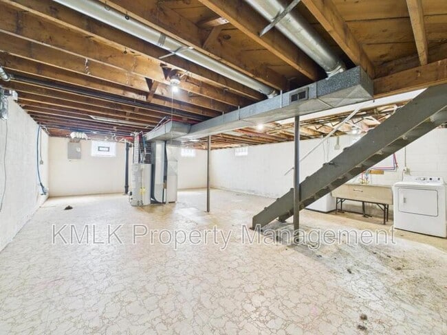 Building Photo - 170 Akers Ave