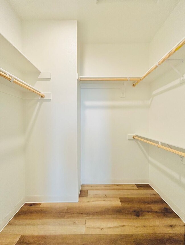 Building Photo - 2418 Leonard Ln