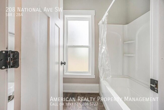 Building Photo - 208 National Ave SW