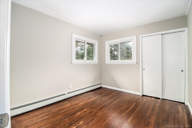Building Photo - 8 Lakewood Terrace
