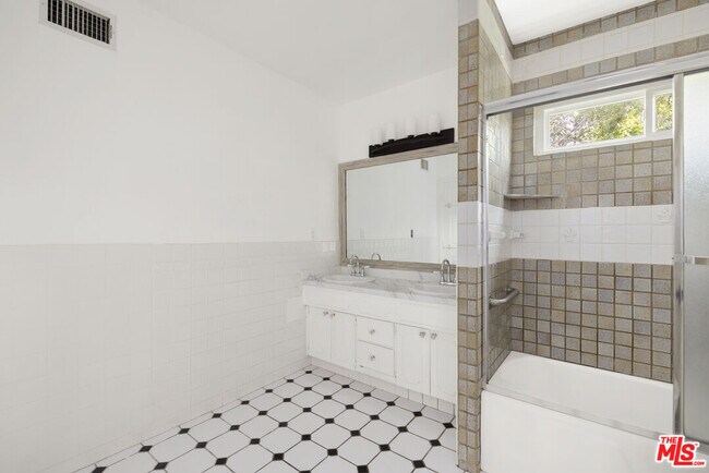 Building Photo - 4309 Gentry Ave