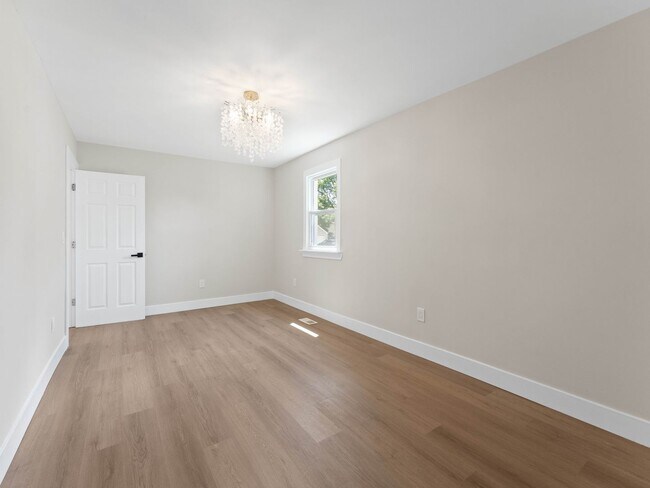 Building Photo - Newly Renovated 4-Bedroom, 2-Bath Home for Rent in Magnolia | Modern Updates & Spacious Yard