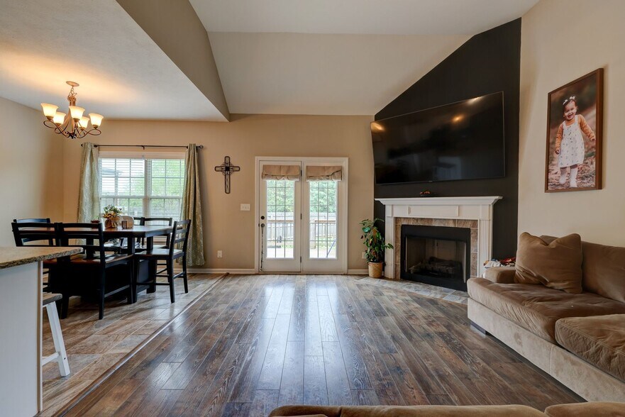 Building Photo - 430 Woodtrace Dr