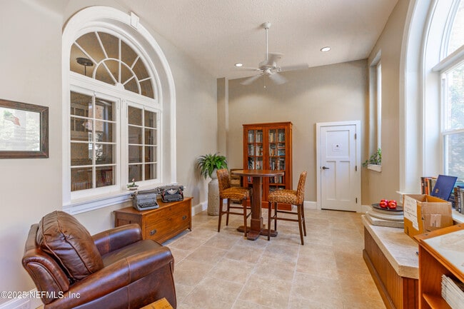 Building Photo - 2525 College St