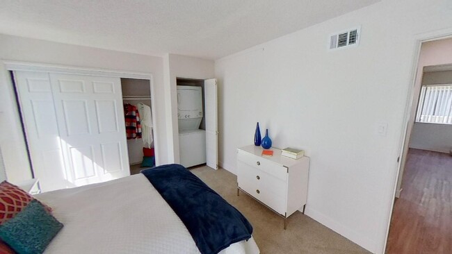 Bedroom - Cambridge House Apartments