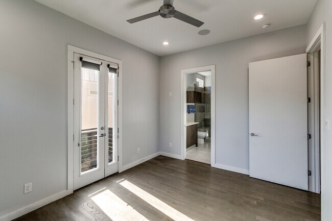 Building Photo - 4977 Zuma Ct