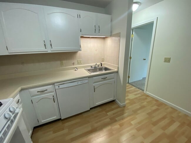 Building Photo - 379 Huse Rd