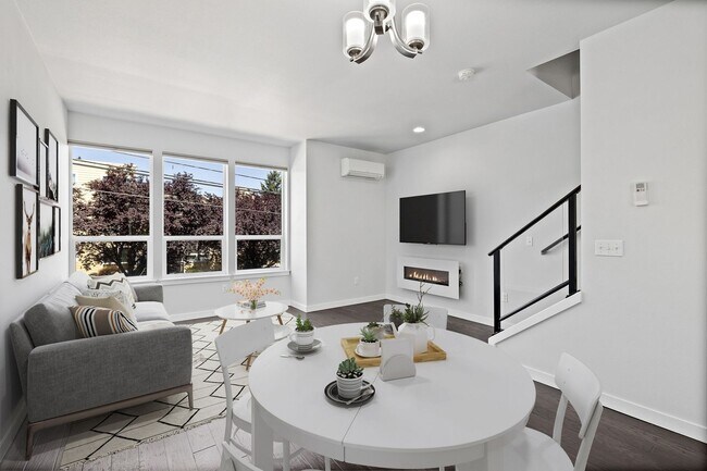 Building Photo - Spacious 3 Bed / 3.5 Bath Seattle Townhome!