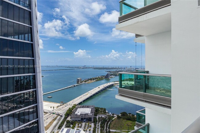 Building Photo - 900 Biscayne Blvd