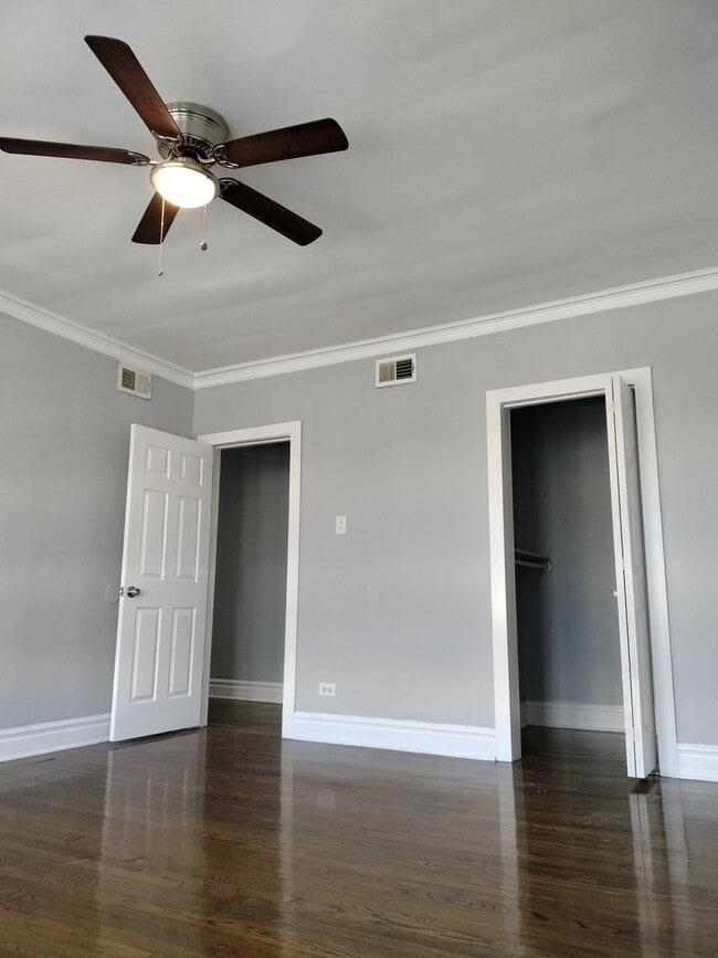 Building Photo - 8000 S Hermitage Ave