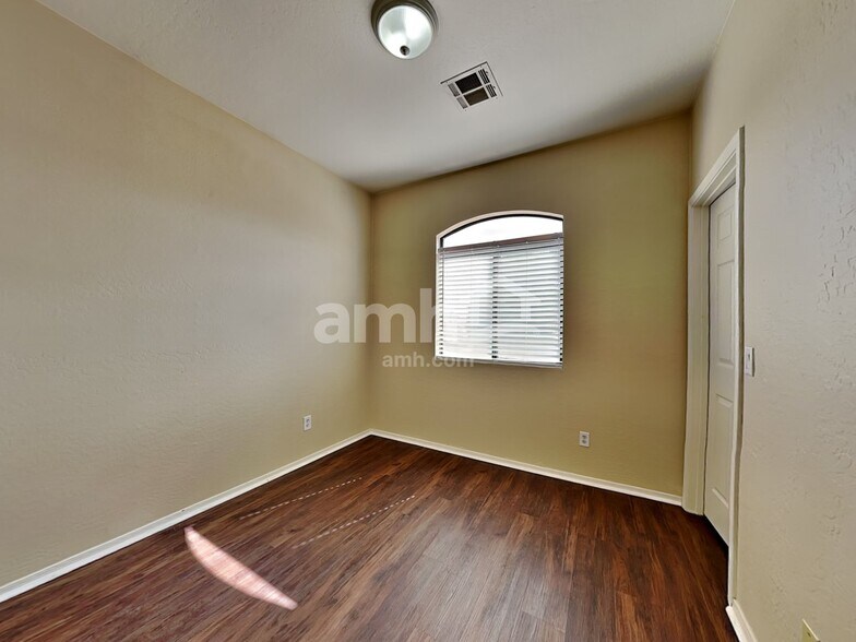 Building Photo - 6506 S 10th Dr
