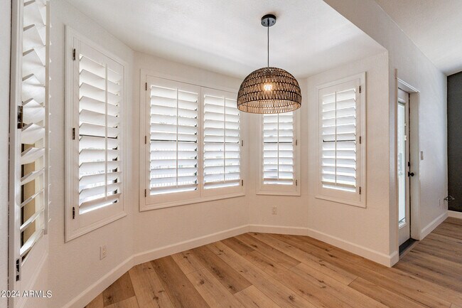 Building Photo - 1449 W Antiqua Dr