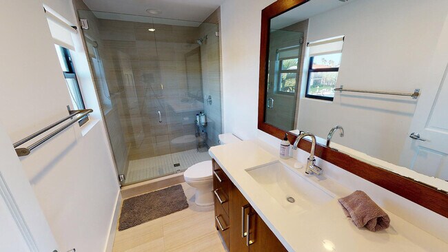 Building Photo - 1121 Bel Air Dr