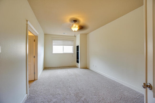 Building Photo - BEAUTIFUL FOUR BEDROOM HOME IN VANCOUVER