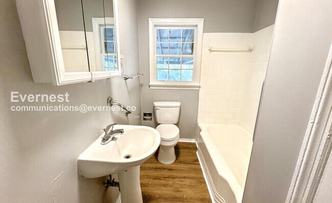 Building Photo - 620 26th St SW