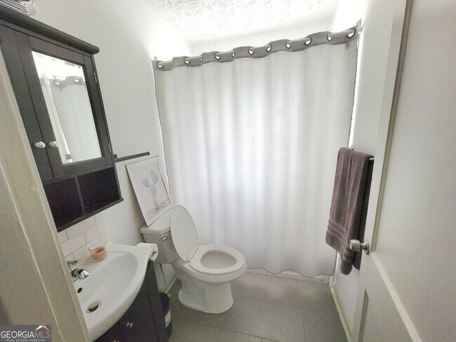 Building Photo - 990 Sycamore Dr