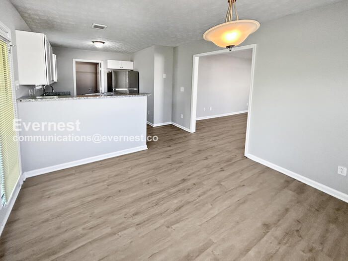 Building Photo - 218 Dove Pl