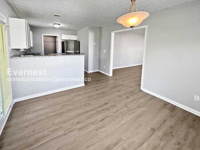 Building Photo - 218 Dove Pl