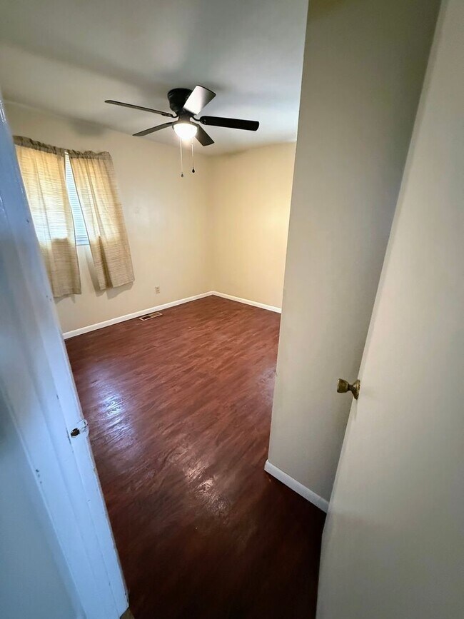 Building Photo - Well-maintained 3-bedroom, 1-bath home in Cleveland