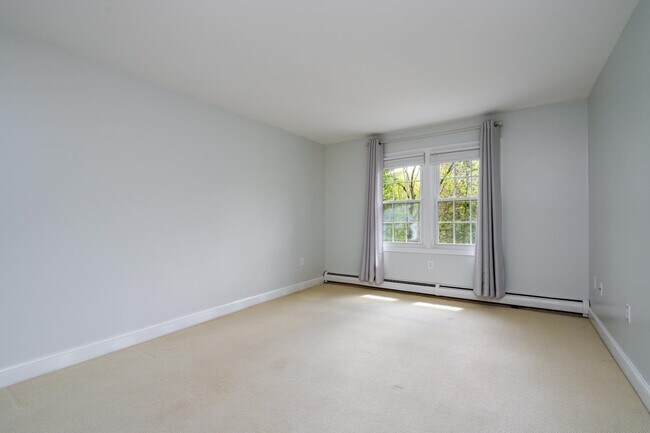 Building Photo - 11 Northbrook Dr