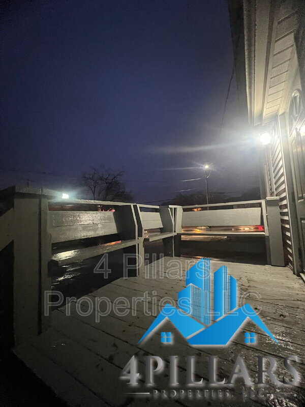 Building Photo - 162 W Commercial Ave