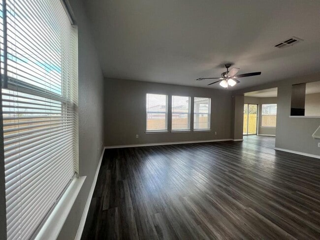 Building Photo - 13120 Dearbonne Dr